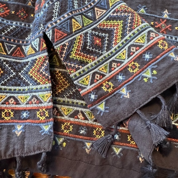 John Mark Embroidered Tassel Hem Button Front Blouse Navy 0X Plus Sz Boho Aztec - Picture 16 of 16